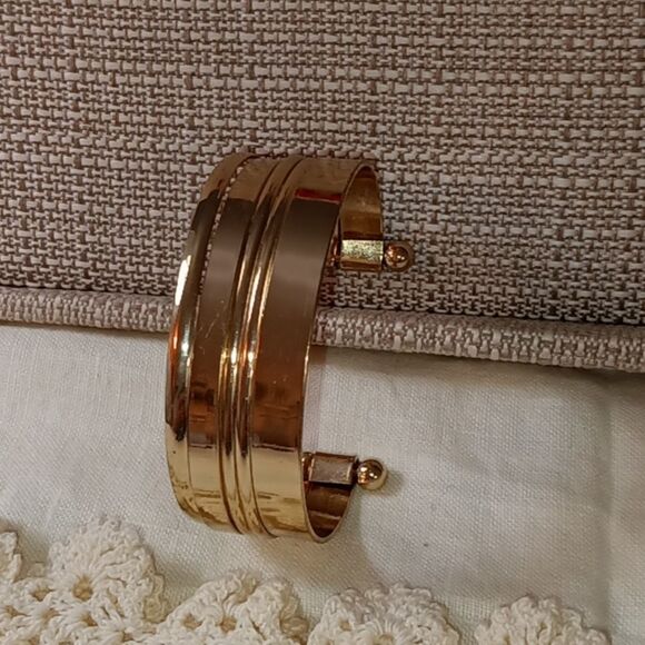 Gold & Hot Pink Bundle - Picture 3 of 5